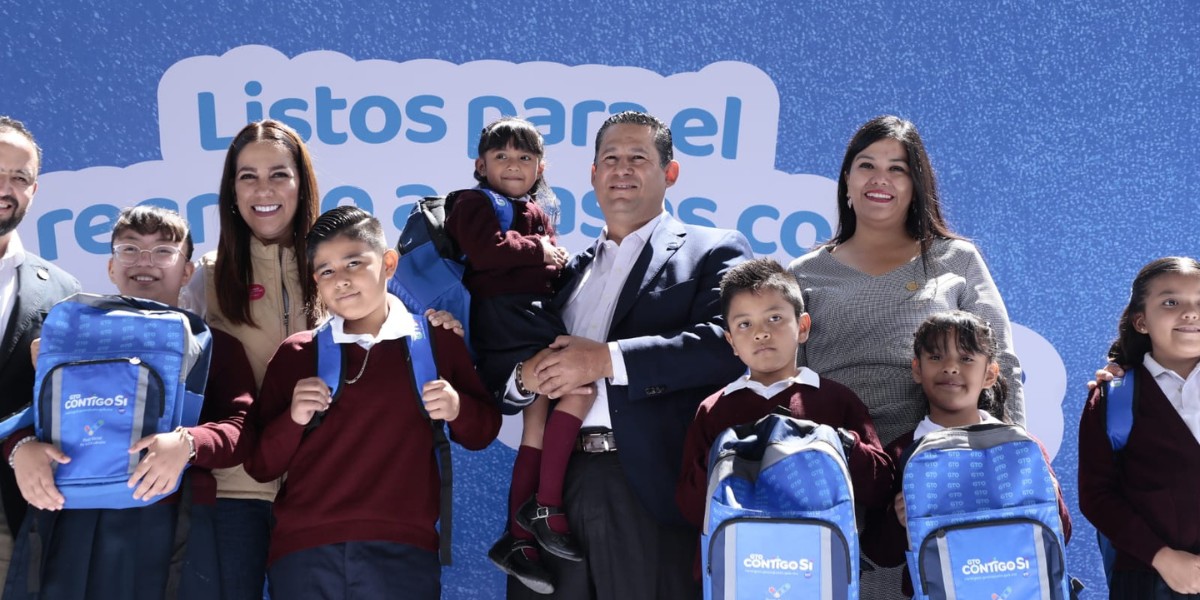 León: Entregan mochilas y útiles escolares para más de 600 mil estudiantes