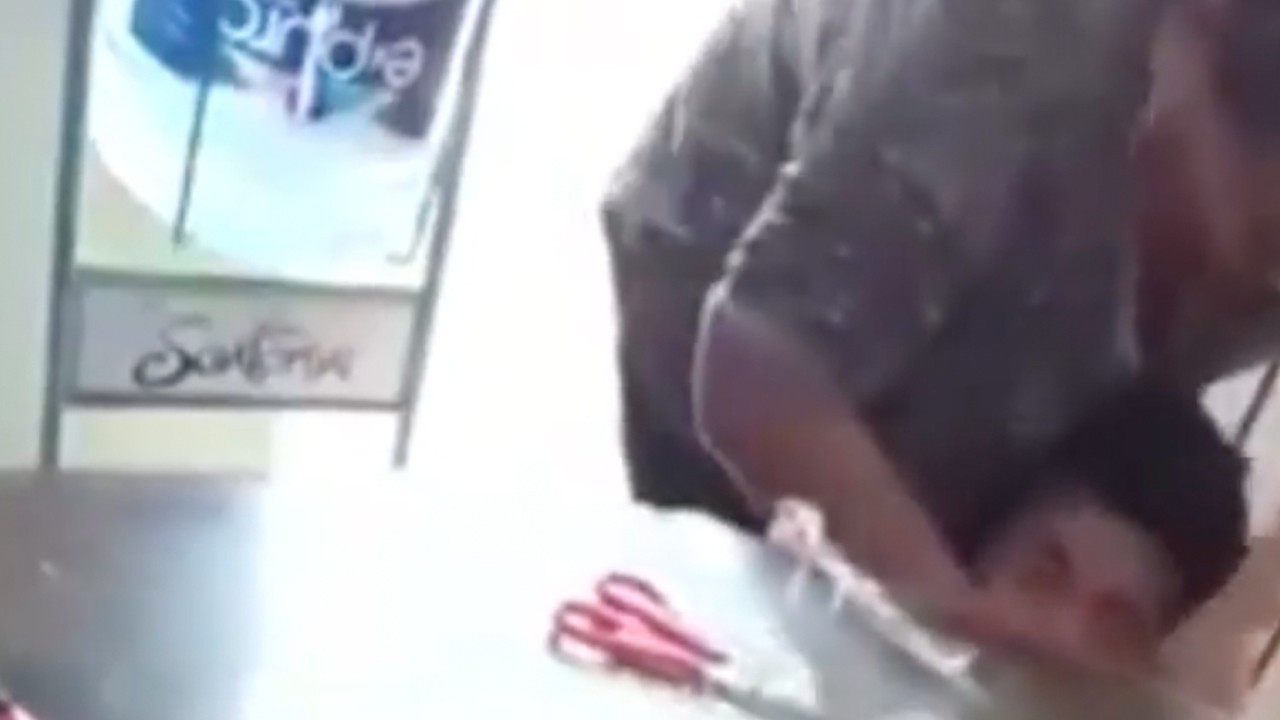 Indignación por video de mujer que golpea a niño autista en Nayarit