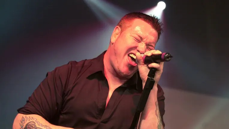 Fallece Steven Harwell, vocalista de Smash Mouth