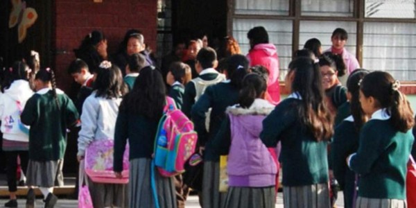 Otorgarán becas a jóvenes de secundaria pública y privada