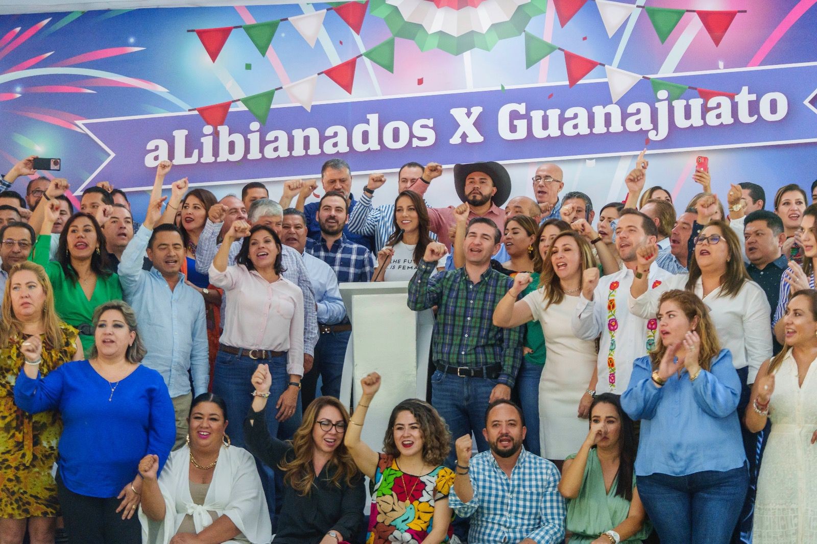 Arropan panistas a Libia Dennise; descartan división interna