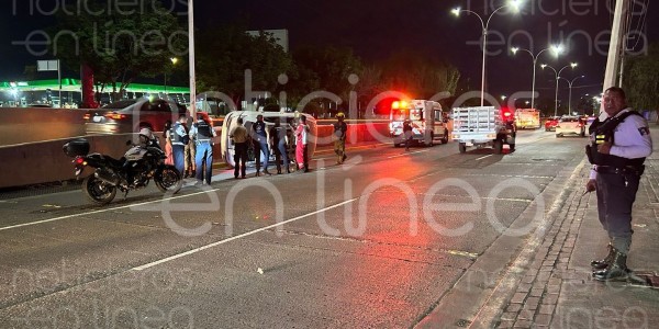 Mujeres salen ilesas de volcadura sobre el Morelos