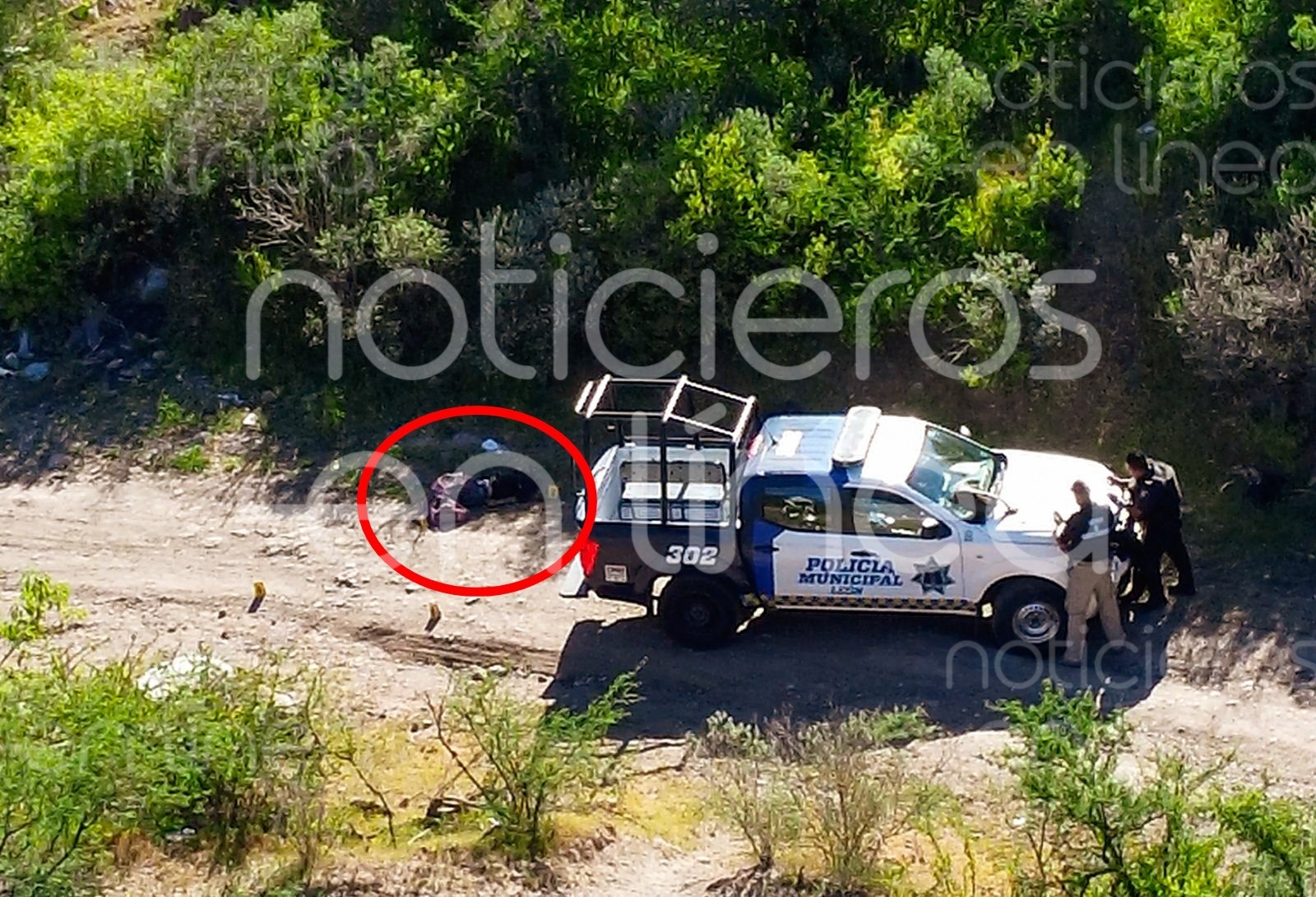 Hallan cuerpo encobijado en Vista Aero