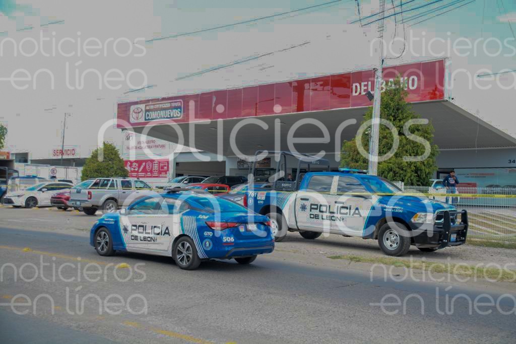 León: Justo antes de comprar un auto, lo asaltan en el pórtico de la agencia