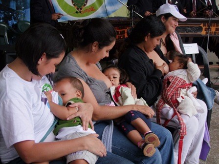 Aprueban dictamen para promover el amamantamiento en espacios públicos