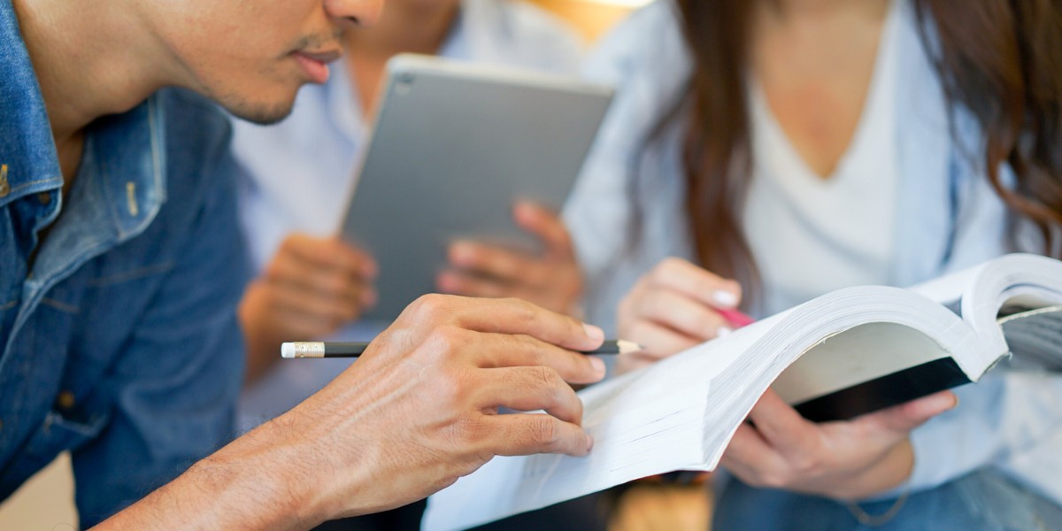 Lanzan convocatoria de beca universitaria por 10 mil pesos en León