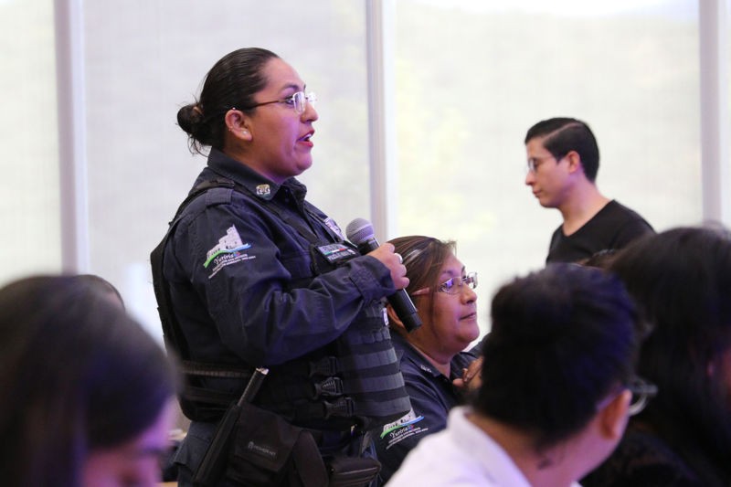 Mujeres policías exponen adversidades para ejercer su derecho a la maternidad