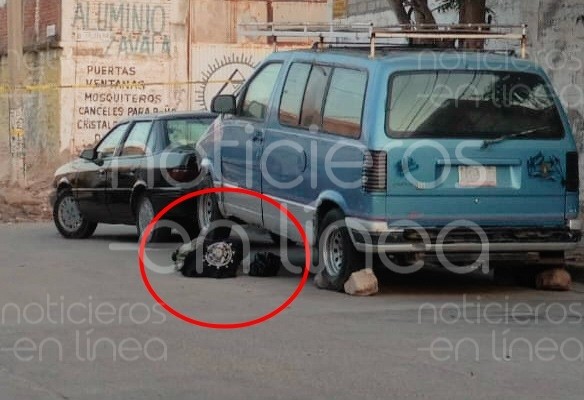 Abandonan cadáver encobijado en la colonia San Marcos