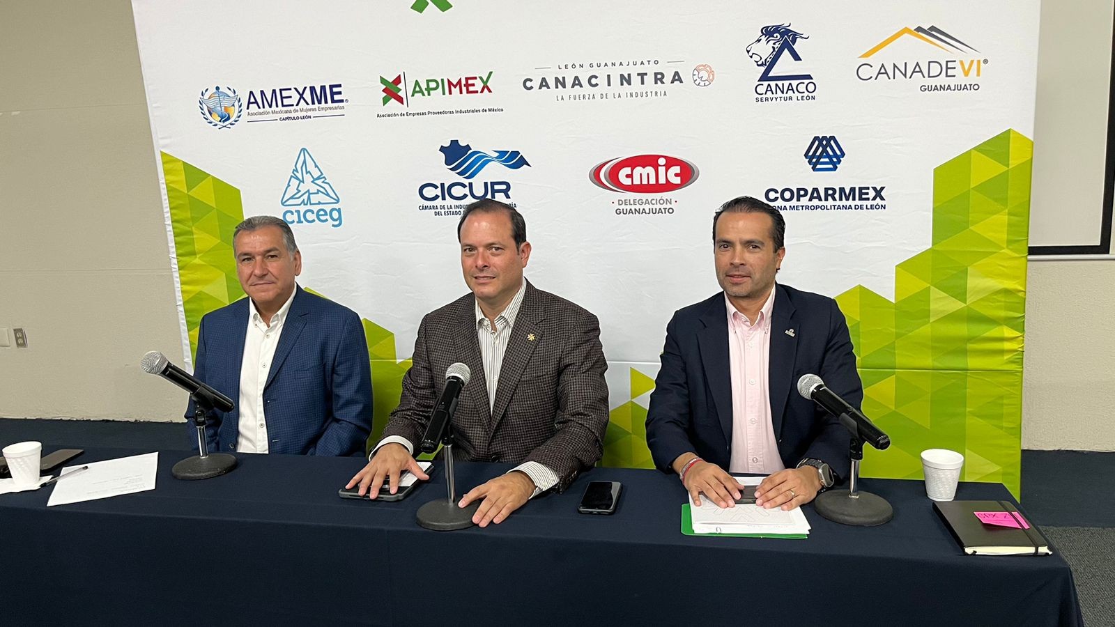 Líderes empresariales respaldarían reelección de Ale Gutiérrez