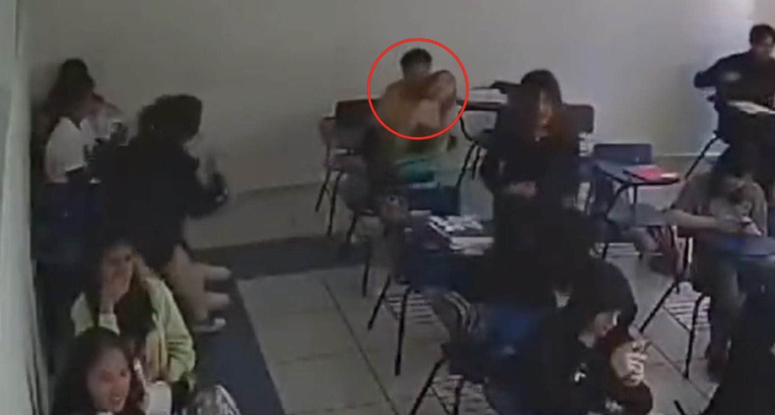 Alumno ahorca y hace desmayar a compañera en Pachuca