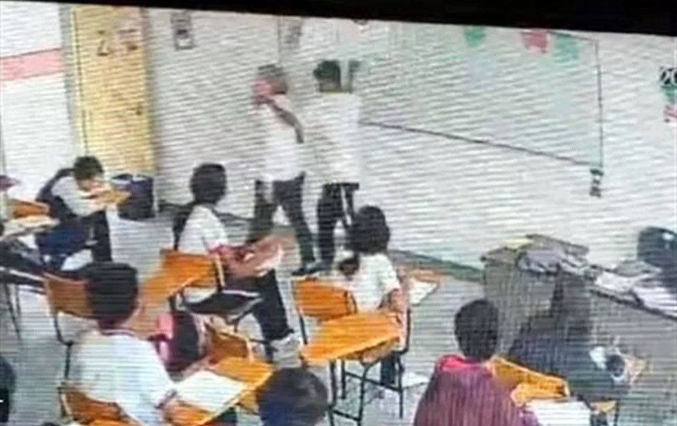 Alumno ataca a profesora a puñaladas en secundaria de Coahuila