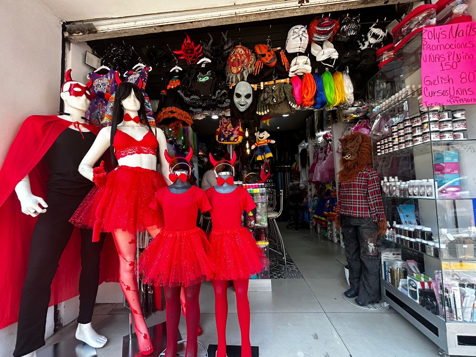 Llegan artículos para Halloween y Día de Muertos al Centro de León