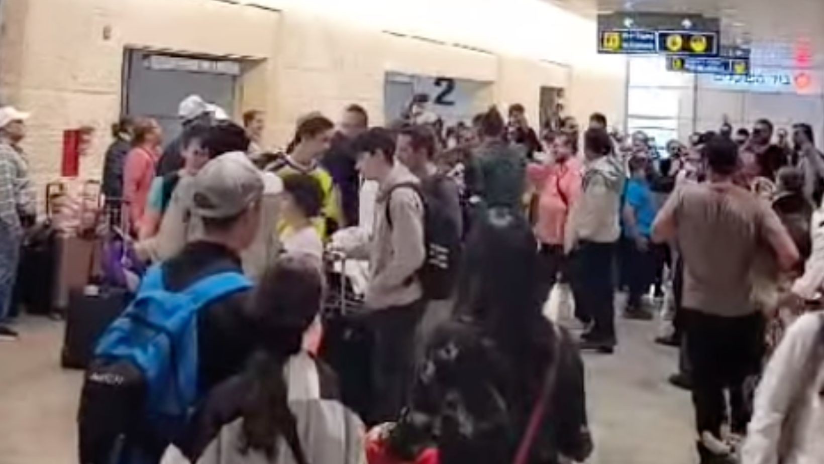 Guanajuatenses cantan ‘Cielito lindo’ tras ser rescatados de Israel