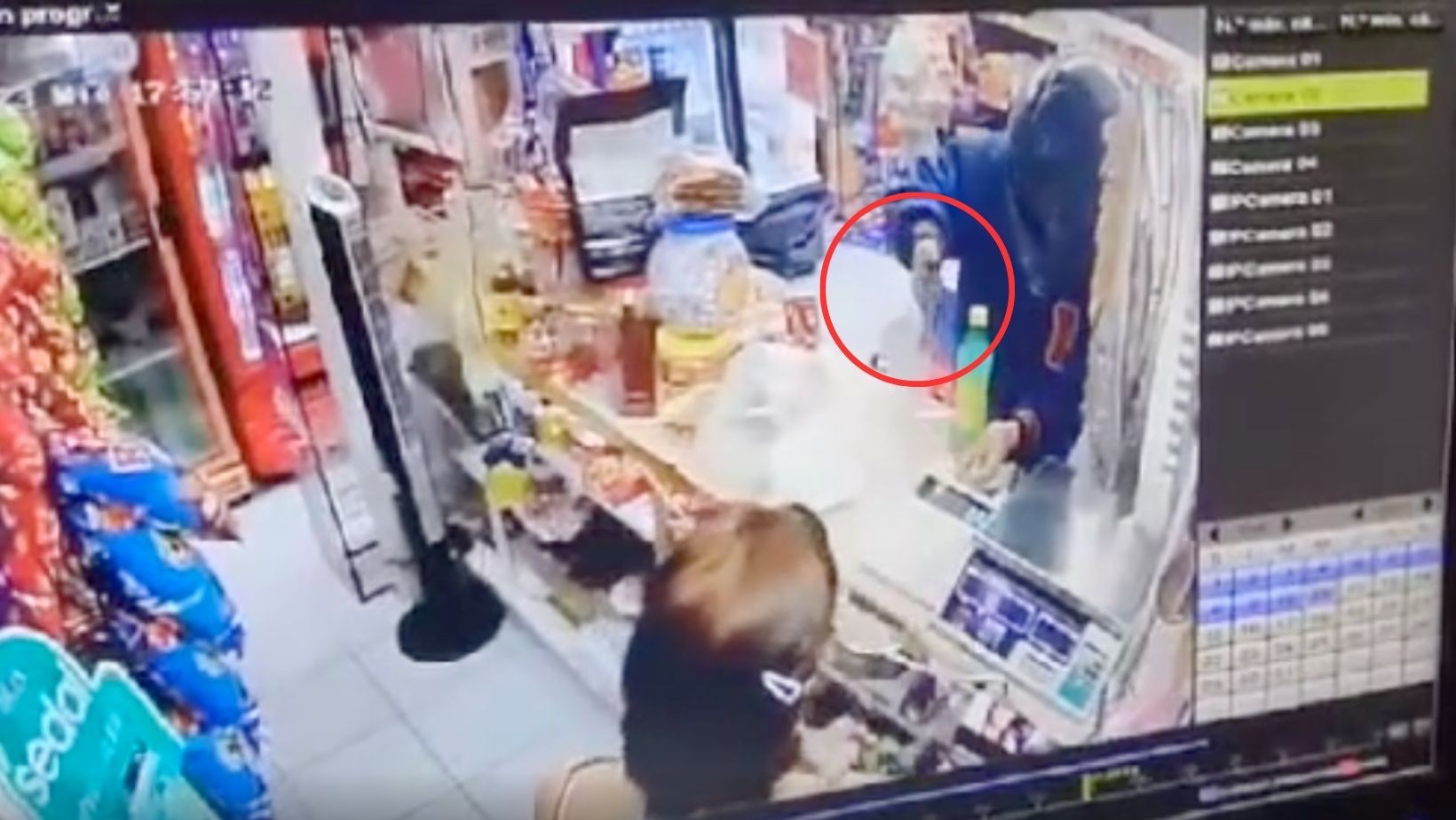Captan otro asalto a mano armada en tienda de abarrotes en León (Video)