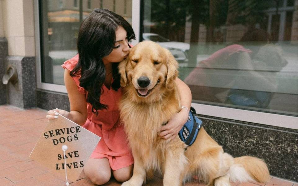 Joven con epilepsia y su perro ganan concurso de belleza