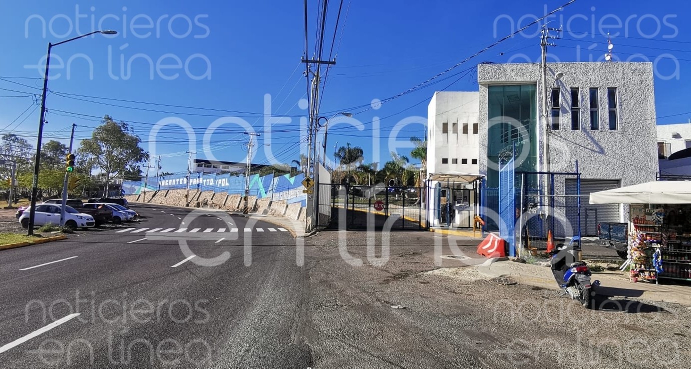 Policía de León dispara su arma por accidente y se lesiona