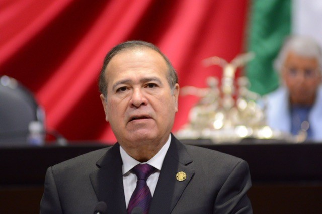 Propone PVEM exentar el pago de cédulas y títulos profesionales en México