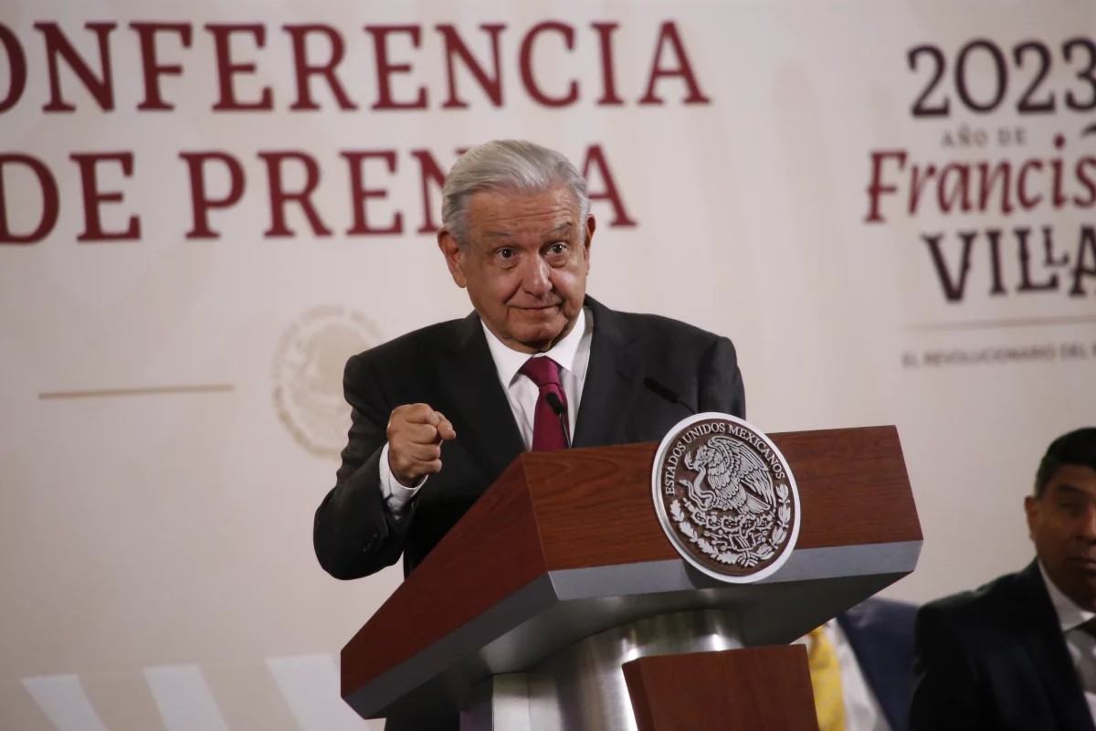AMLO reta a ministros de la Corte a marchar por fideicomisos