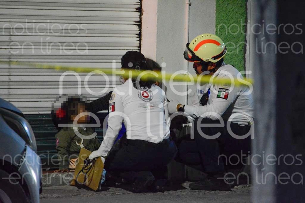 Frente a su hija, asesinan a mujer en Lomas de la Piscina