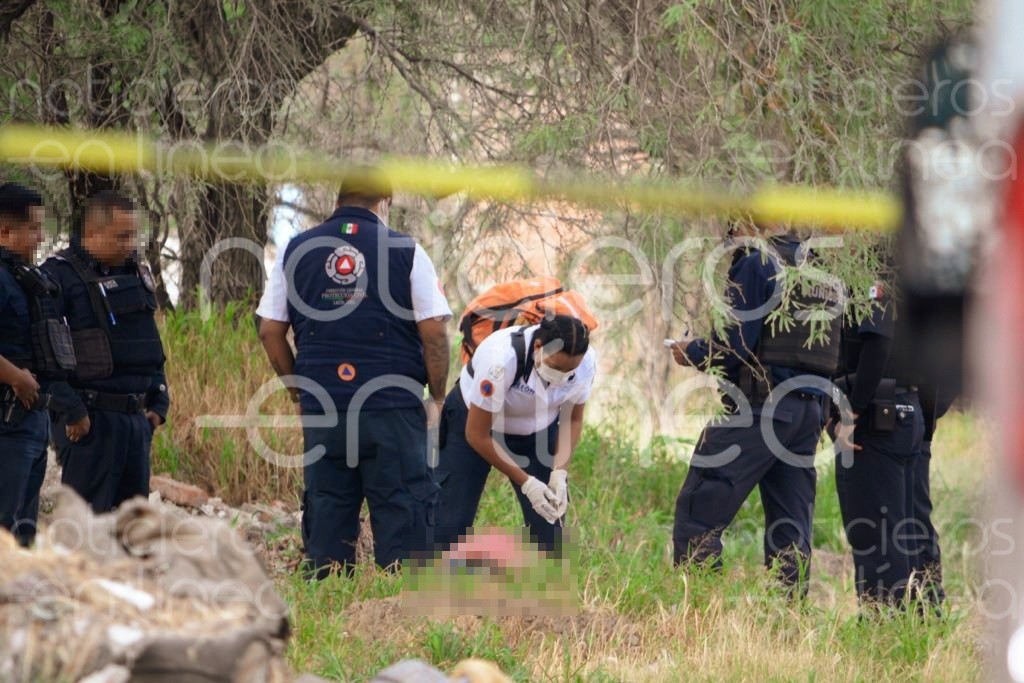 Hallan cadáver encobijado en un baldío de Los Castillos
