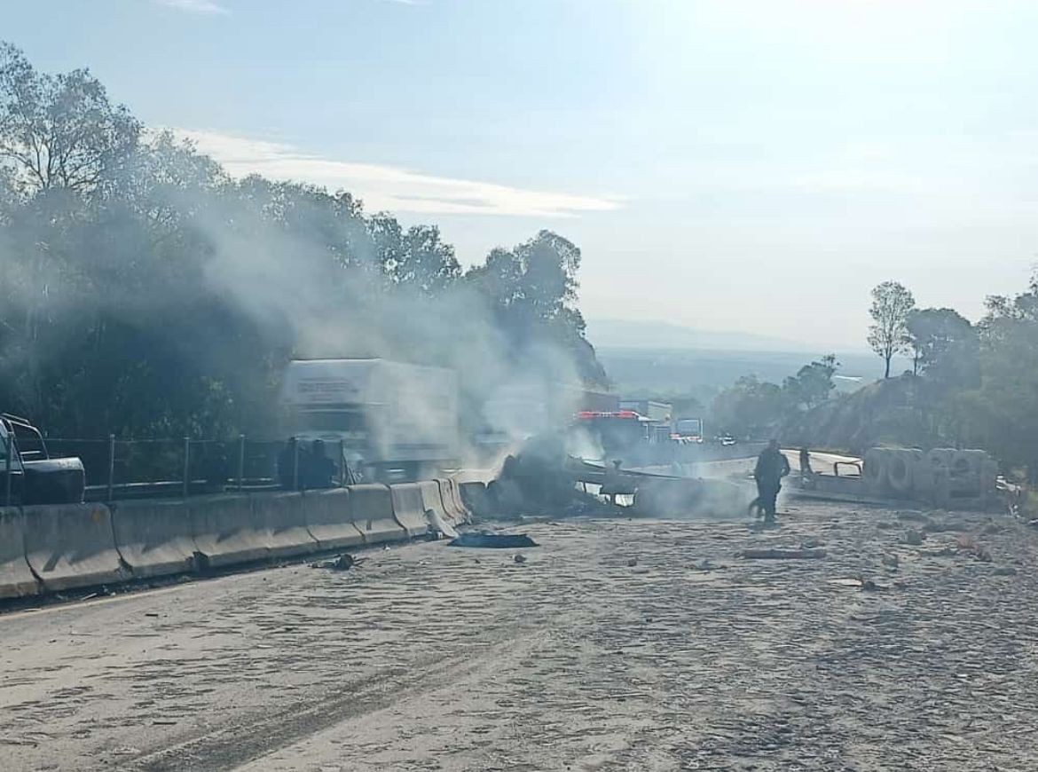 Muere una persona calcinada tras accidente en la carretera León - Lagos de Moreno