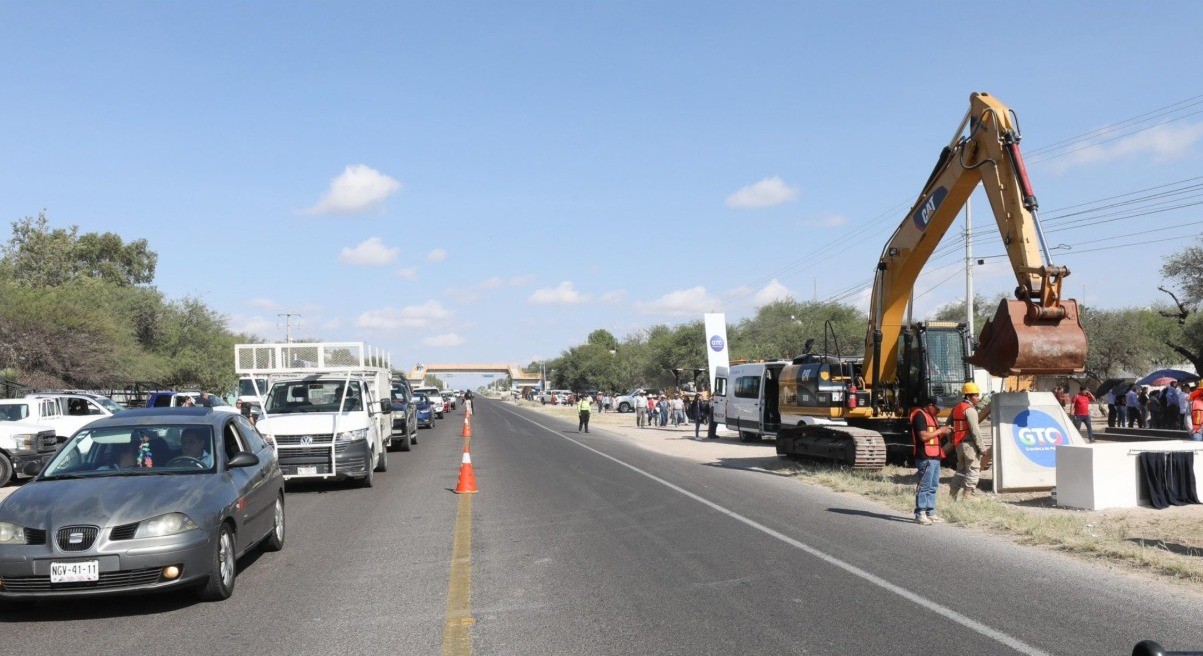 Colocan primera piedra del 'Bulevar de La Libertad'