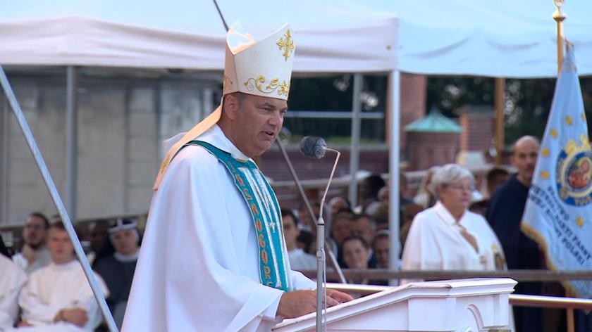 Papa Francisco acepta renuncia de obispo polaco tras orgía