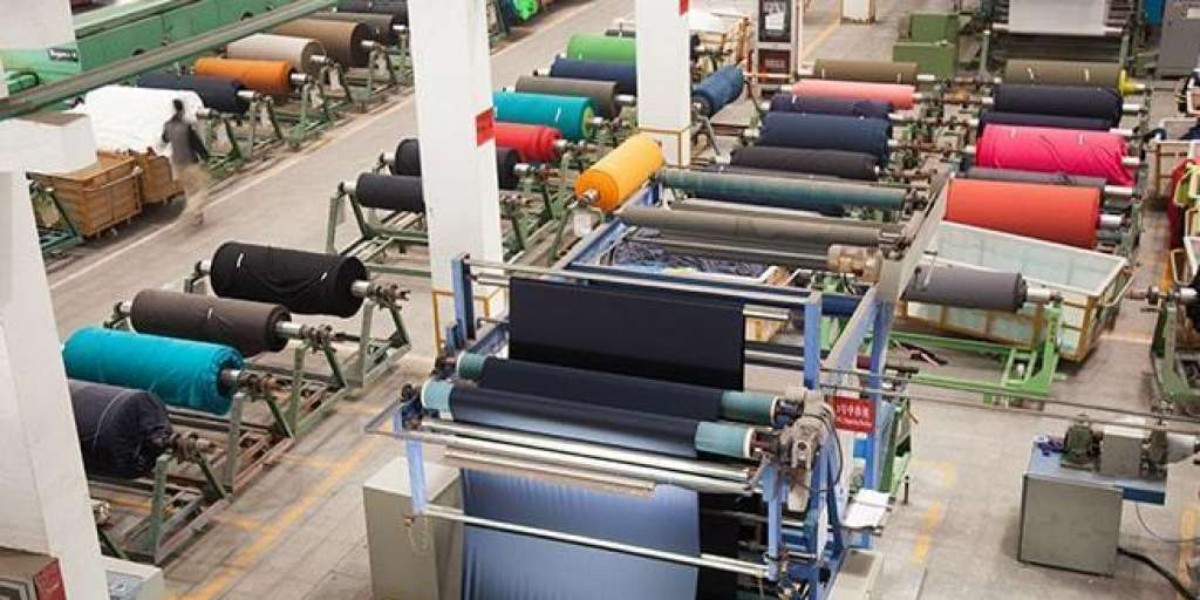 Caen 30% ventas del sector textil por precio del dólar