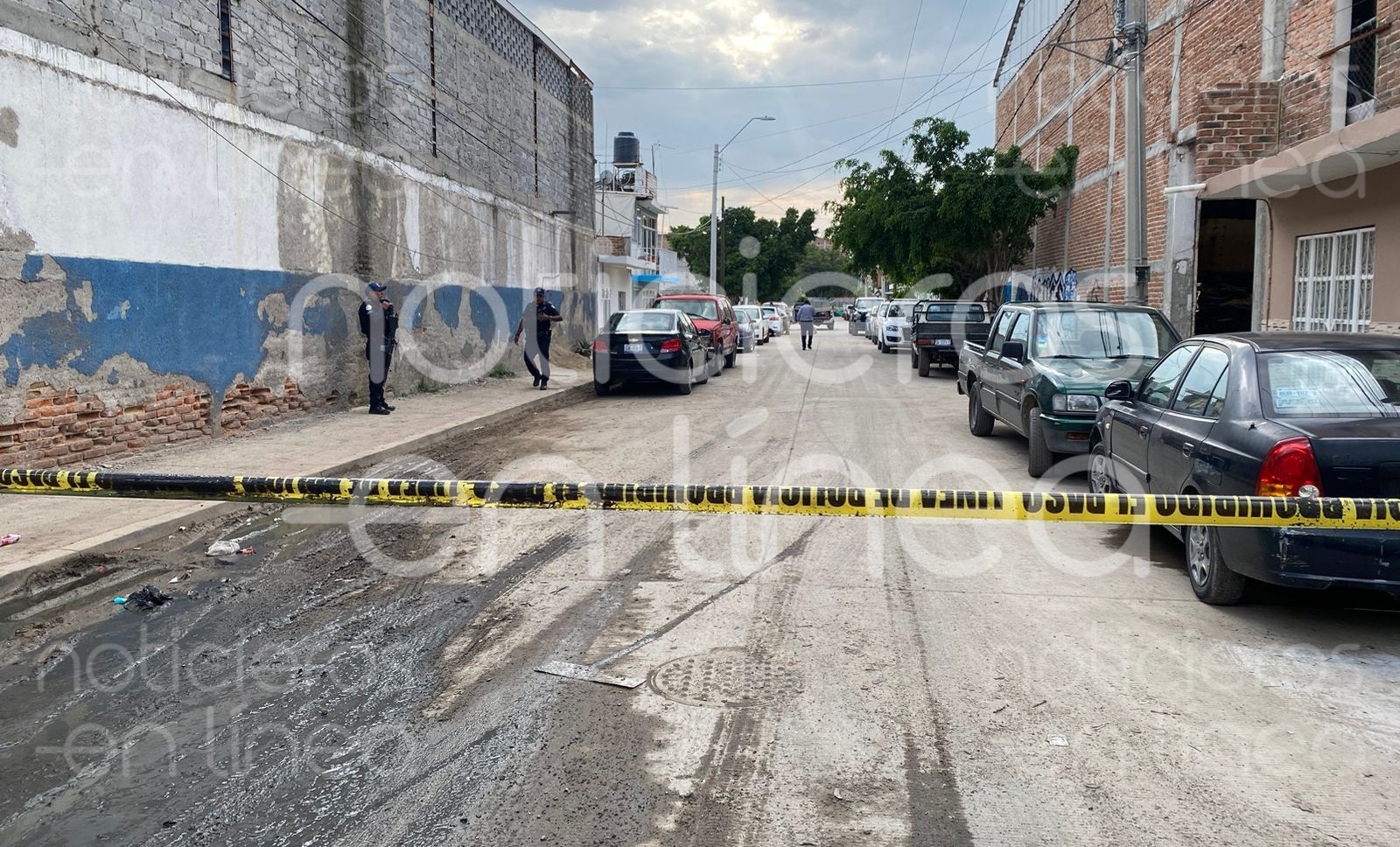 Asesinan a hombre al salir de una barbería en La Piscina