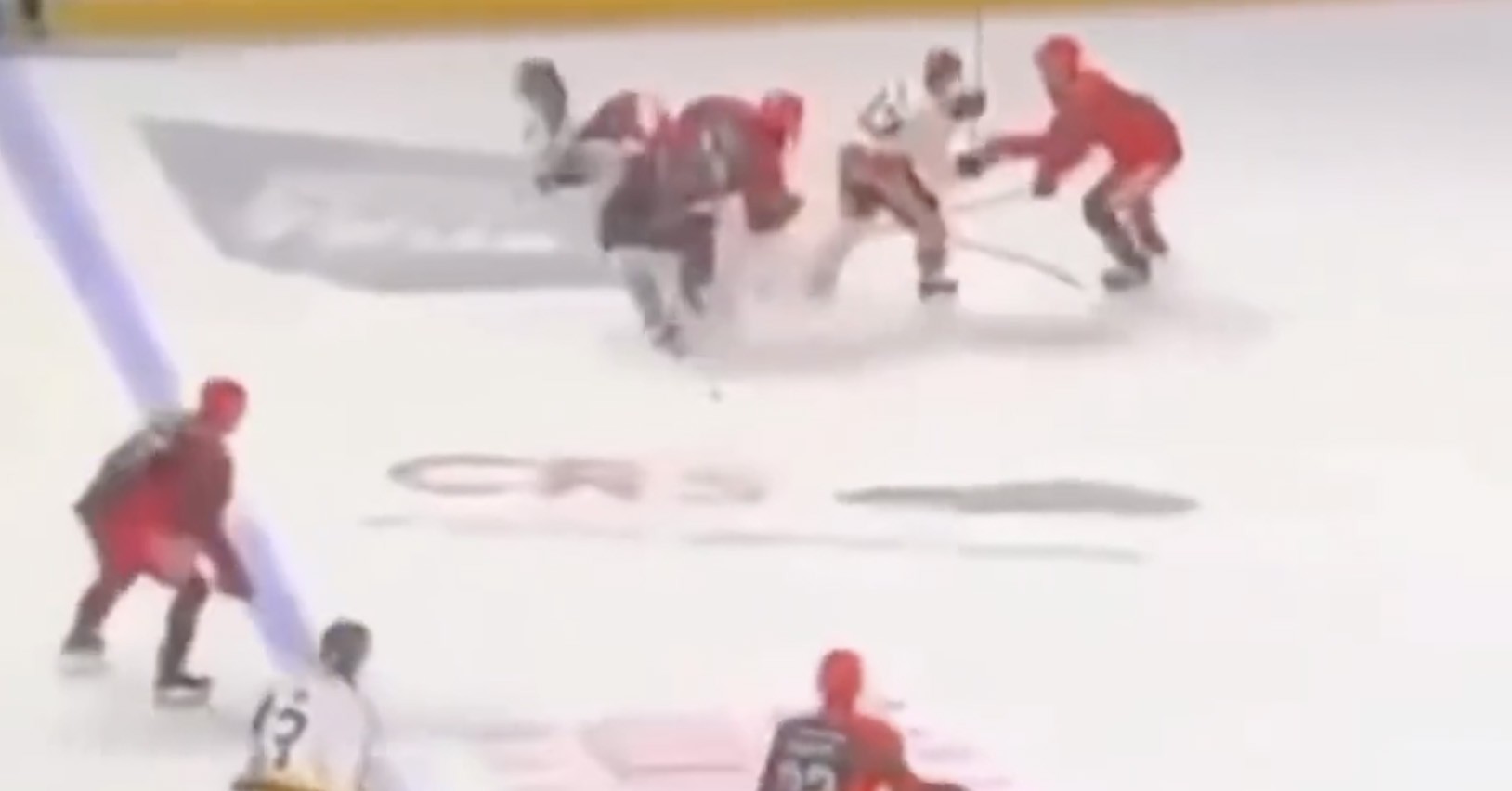 Jugador de hockey muere tras sufrir un corte el cuello con un patín
