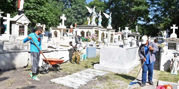 SIAP reforzará labores de limpieza en panteones de León