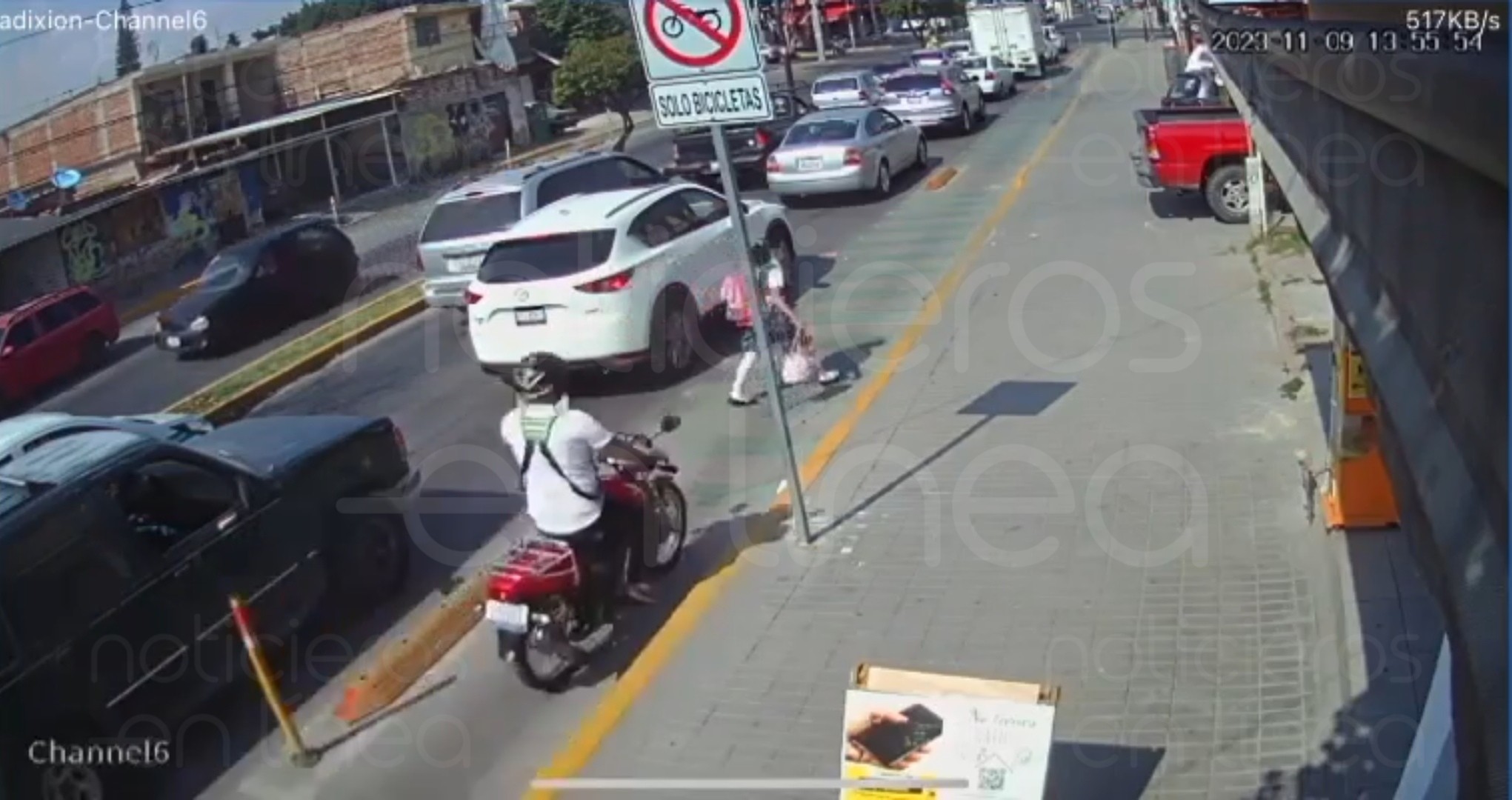 Motociclista atropella a una estudiante en San Felipe de Jesús (Video)