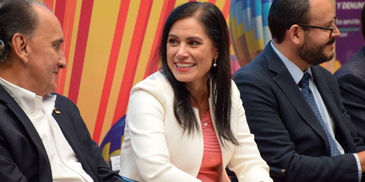 Alcaldesa de León aún no define si solicitará o no licencia