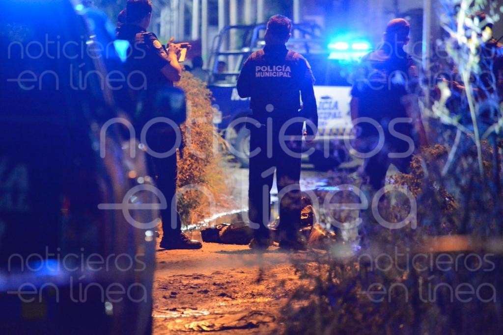 Hallan cadáver envuelto en plástico en baldío de Las Camelinas