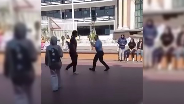 Riña en universidad de Hidalgo entre alumno, padre e hija