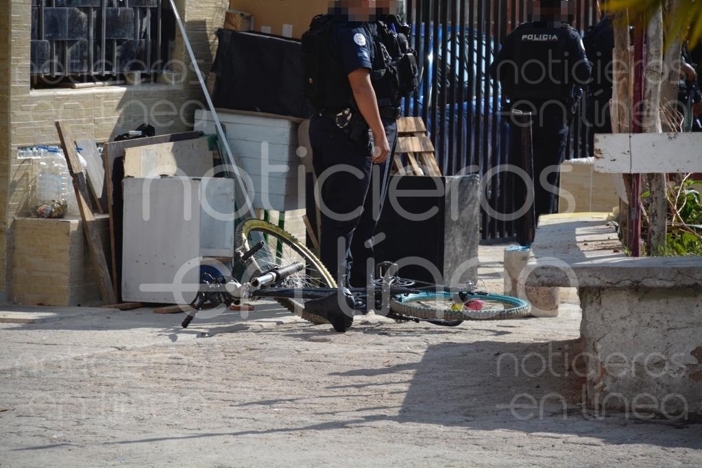 Rafaguean la fachada de una casa en San Felipe de Jesús, León