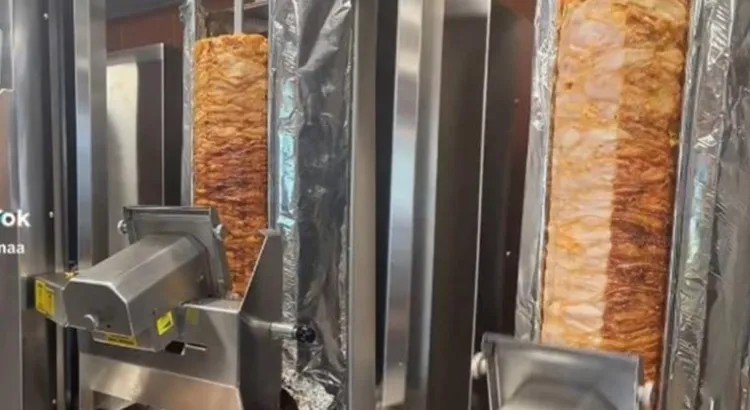 “Pastoreitor“: El robot taquero llega a México
