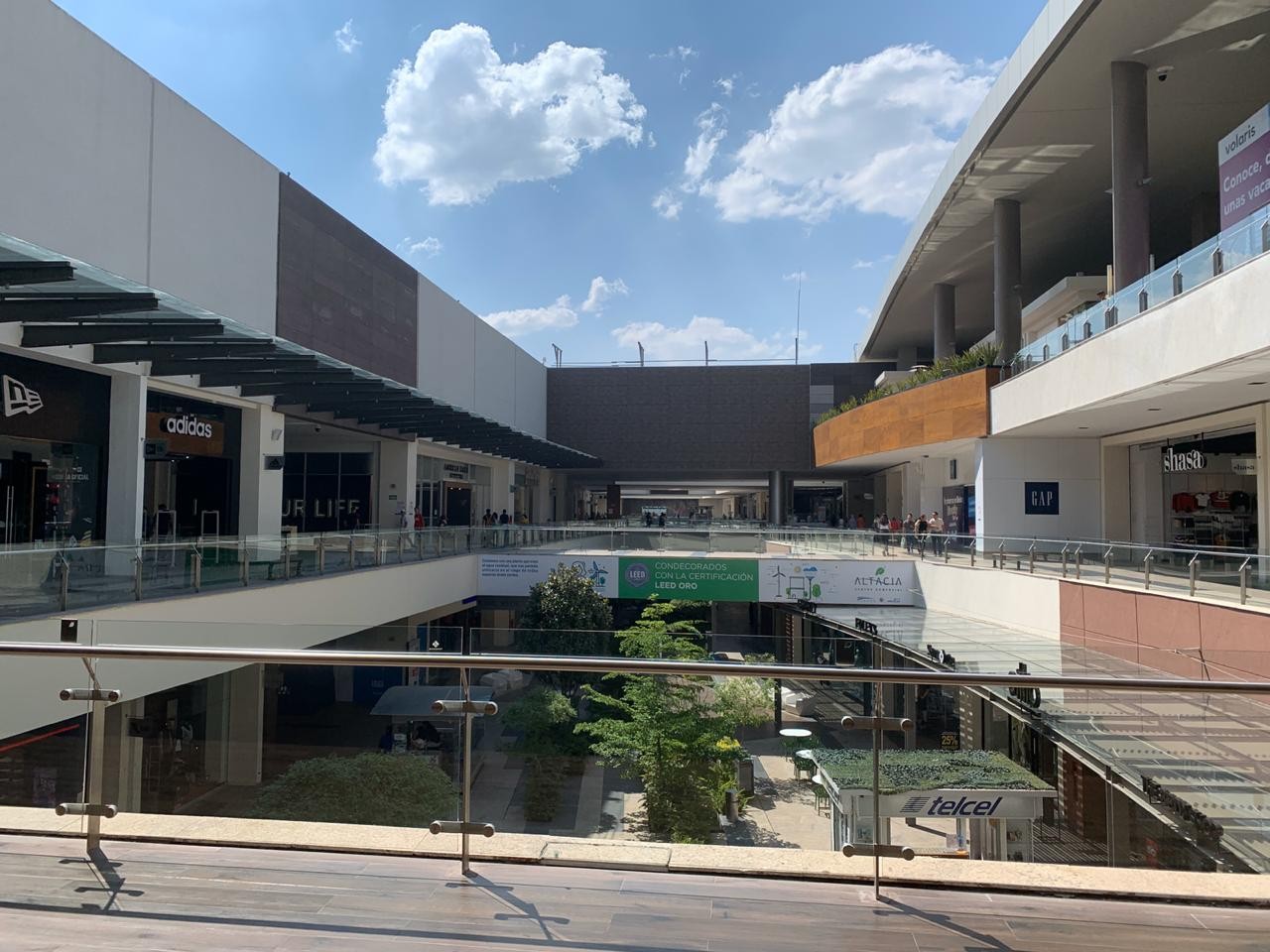 León: Solo 5 de 23 centros comerciales están enlazados al C4