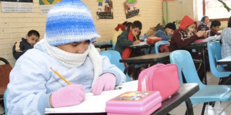 Por temporada de frío, habrá flexibilidad en escuelas para que alumnos vayan abrigados