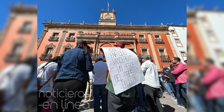 “Adolfo, amigo, no eras enemigo”, leoneses exigen justicia por el asesinato de Vanderkam