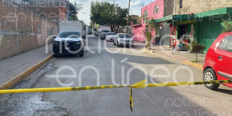 Ataque armado en tienda de abarrotes deja un muerto y dos heridos