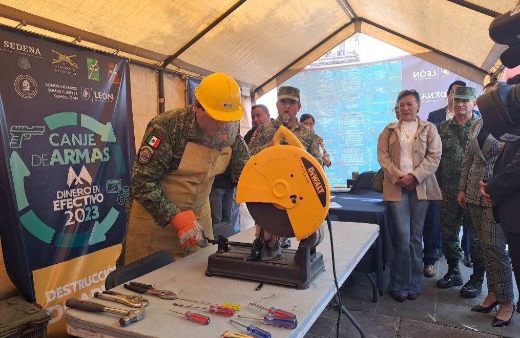 Cambia tu arma por dinero en efectivo en León