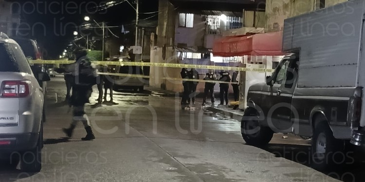 Asesinan a hombre afuera de una tienda de abarrotes en Los Limones