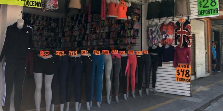 Por temporada de frío incrementa venta de ropa en Guanajuato