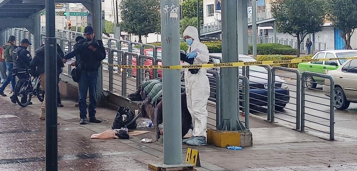 Hombre muere en una banca en la Zona Centro de León