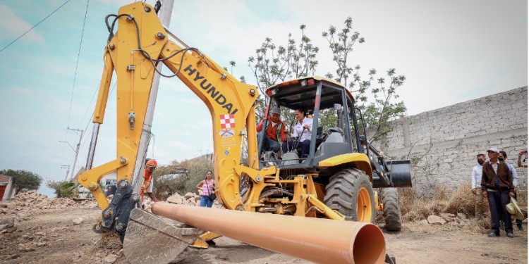 Avanza construcción del puente en Barranca de Venaderos; autorizan pago de afectaciones