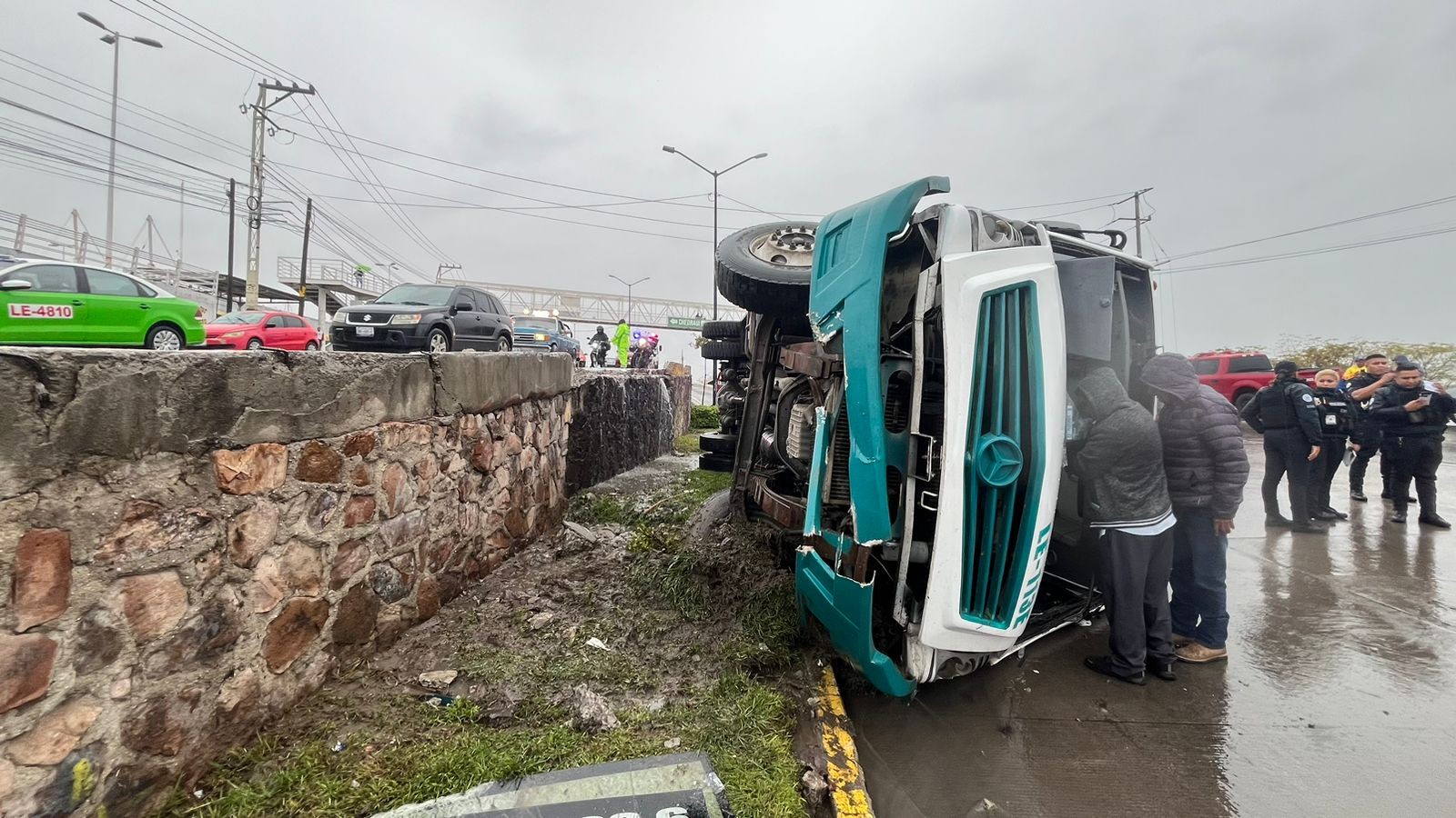 Accidente de camión en San Juan Bosco deja 50 lesionados