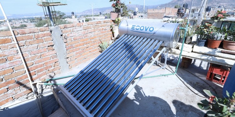 Para el 2024 Desarrollo Social distribuirá más calentadores solares en León