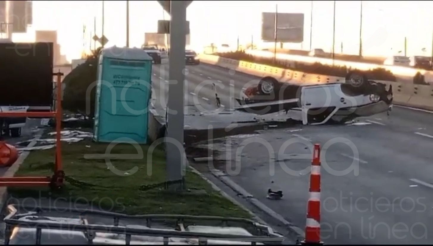 Conductor se queda dormido y vuelca su camioneta en bulevar Aeropuerto