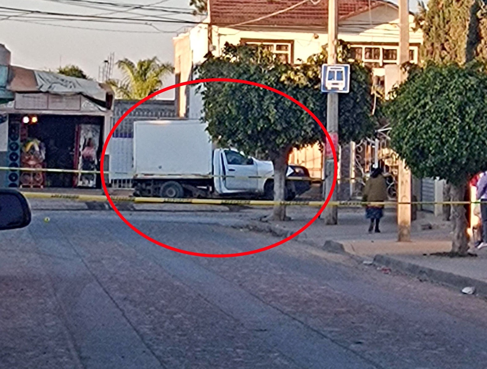 Ladrón estrella camioneta de pollos robada y muere en León